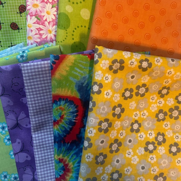 NWOT-Twelve Flat Quarters Fabric Bundle - Multicolor - Picture 5 of 5